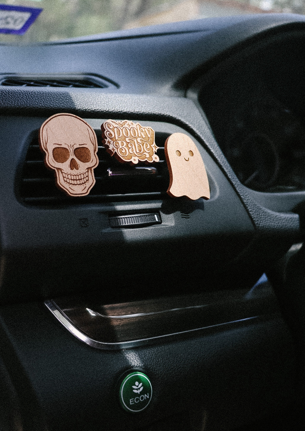 Skull Wood Essential Oil Air Vent Diffuser (Halloween)