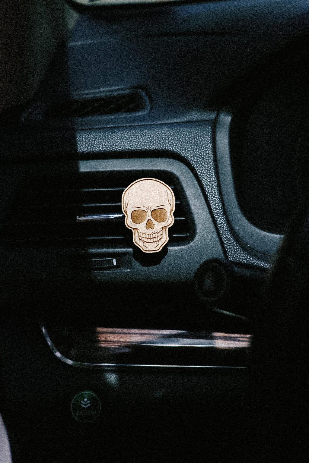 Skull Wood Essential Oil Air Vent Diffuser (Halloween)